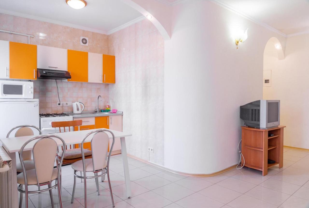 Apartment Triokhsviatytelskaya Street 3 Kyiv Exterior foto