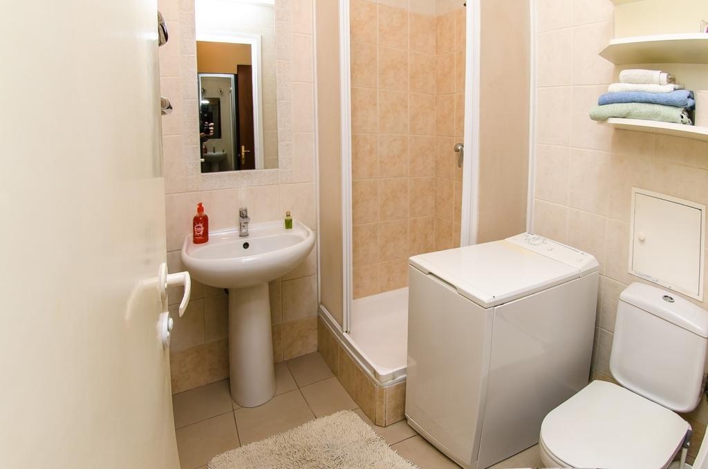 Apartment Triokhsviatytelskaya Street 3 Kyiv Exterior foto
