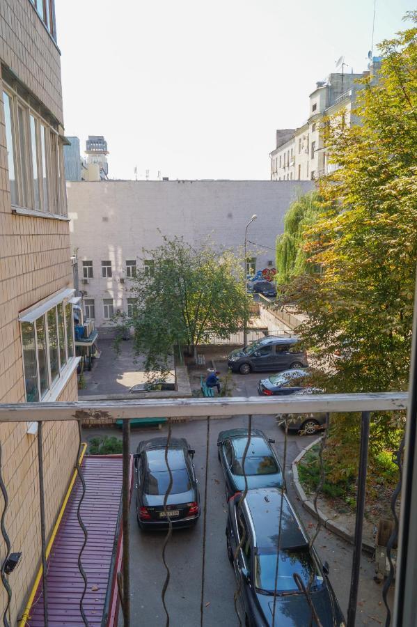 Apartment Triokhsviatytelskaya Street 3 Kyiv Exterior foto