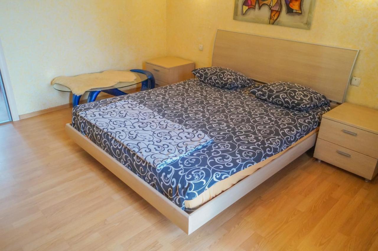 Apartment Triokhsviatytelskaya Street 3 Kyiv Exterior foto